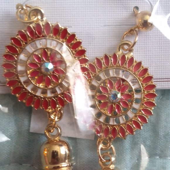 Women Tassel Earrings - Picture 4 of 4